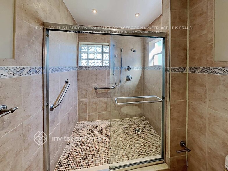 Building Photo - 14731 SW 42nd Way