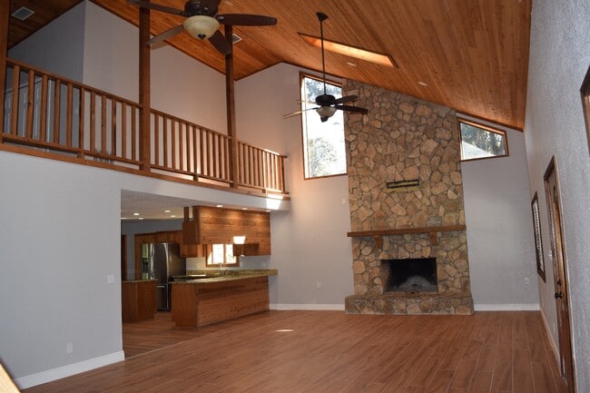 Building Photo - 2718 Viola Ln
