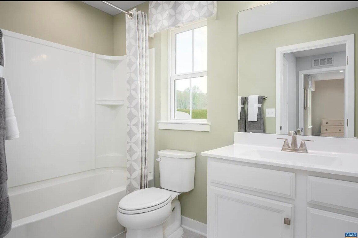 Building Photo - 736 Empire St