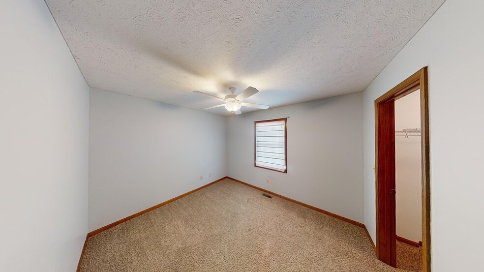 Building Photo - 3209 Sequoia Dr