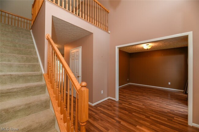 Building Photo - 200 Weatherstone Ct