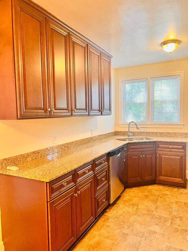 Building Photo - 4126-4126 Cassina Rd