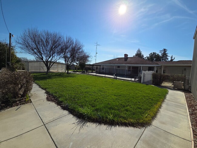 Building Photo - Gorgous 3 Bedroom 2/5 Bath Country Home