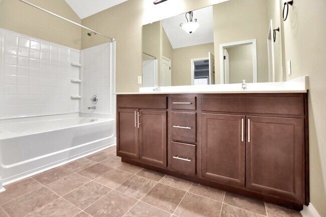 Building Photo - Pet Friendly Four Bedroom!
