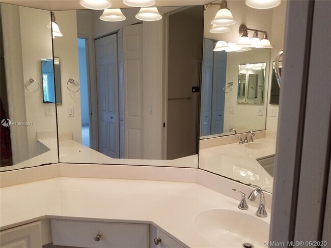 Building Photo - 3600 Oaks Clubhouse Dr
