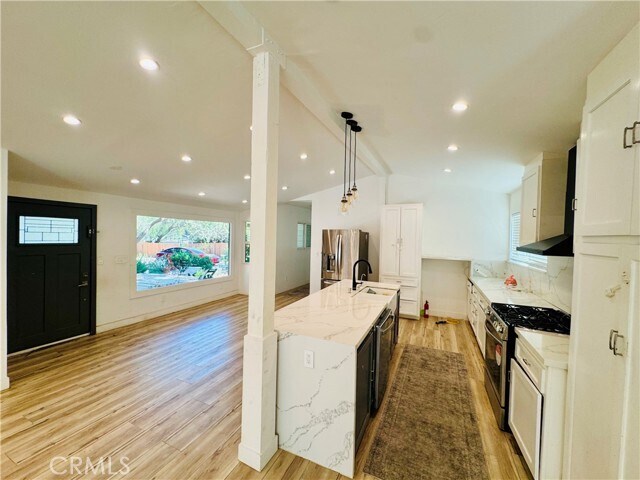 Building Photo - 9625 Aqueduct Ave