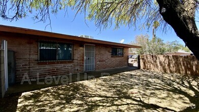 Building Photo - 742 E Holaway Dr