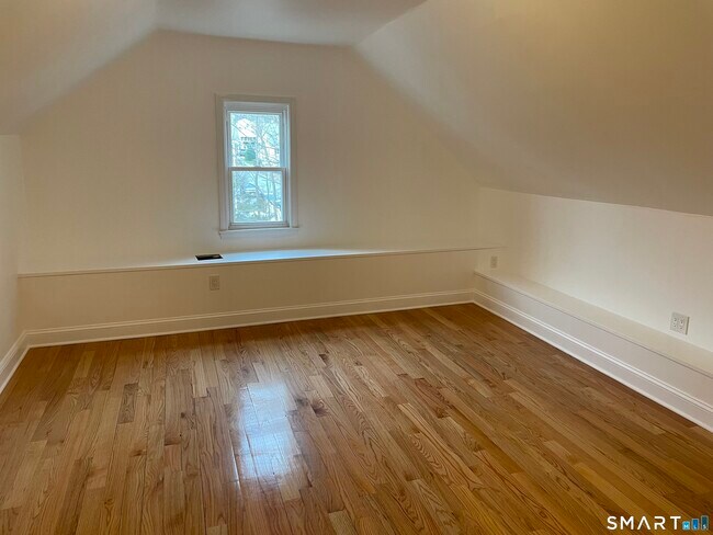 Building Photo - 471 Marlborough Terrace