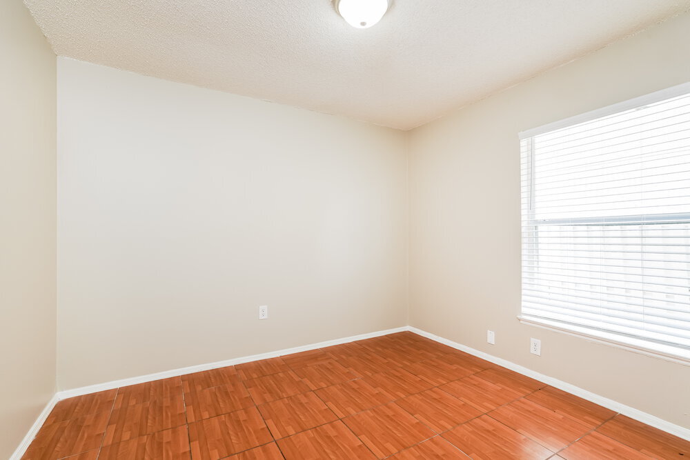 Building Photo - 1227 Heather Lake Dr