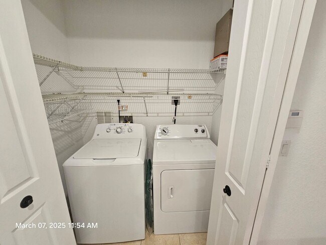 Building Photo - Discover the perfect blend of comfort and ...