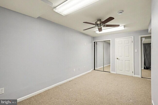 Building Photo - 5819 Stone Ridge Dr