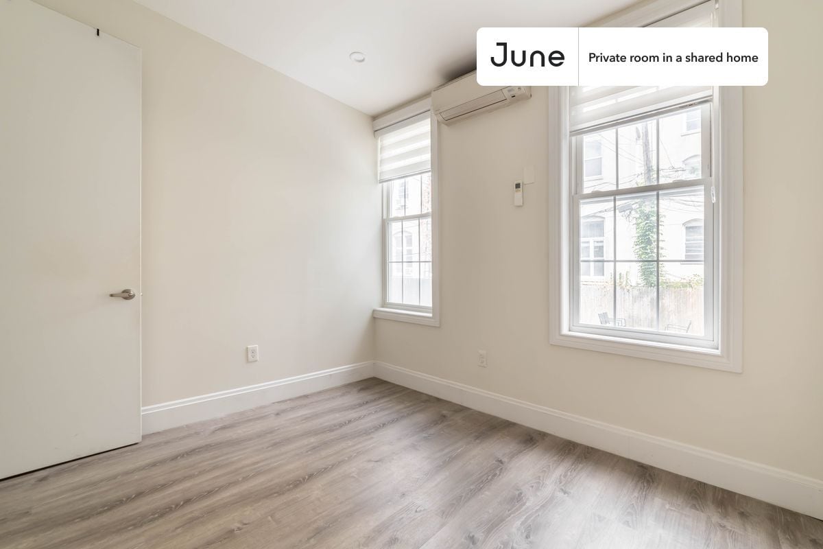 Building Photo - Room in Shared 2 bed/1 bath home