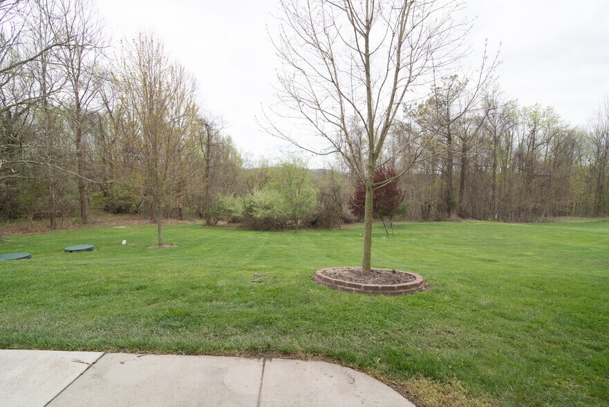 Building Photo - 8405 Dogwood Rd