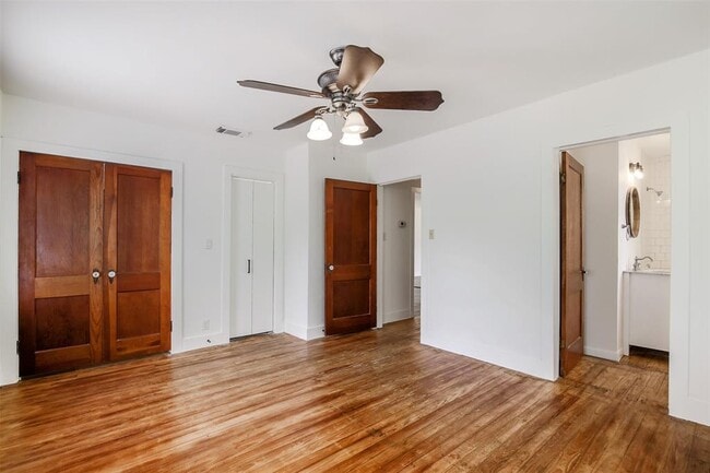 Building Photo - 917 W 4th St