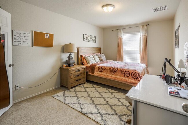 Building Photo - 16013 Remington Reserve Way