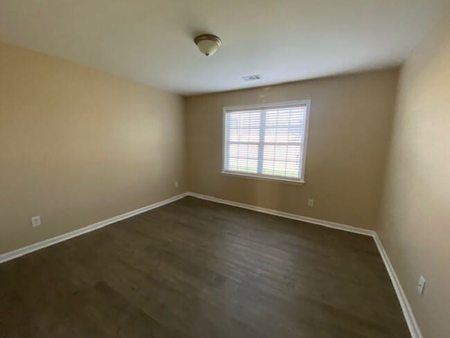 Building Photo - Charming 3 bedroom 2 bath home in Windsor park