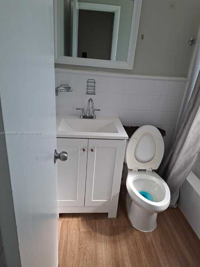 Building Photo - 13025 Emerald Dr