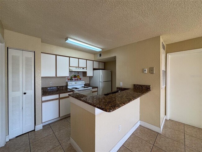 Building Photo - 2216 Grand Cayman Ct