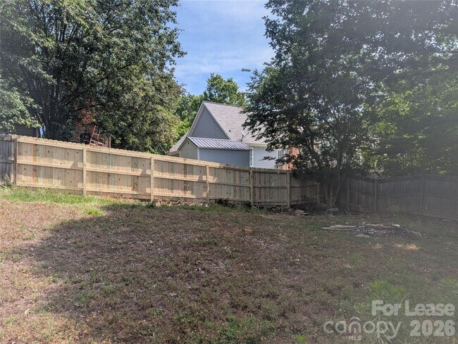 Building Photo - 131 Diamond Dr
