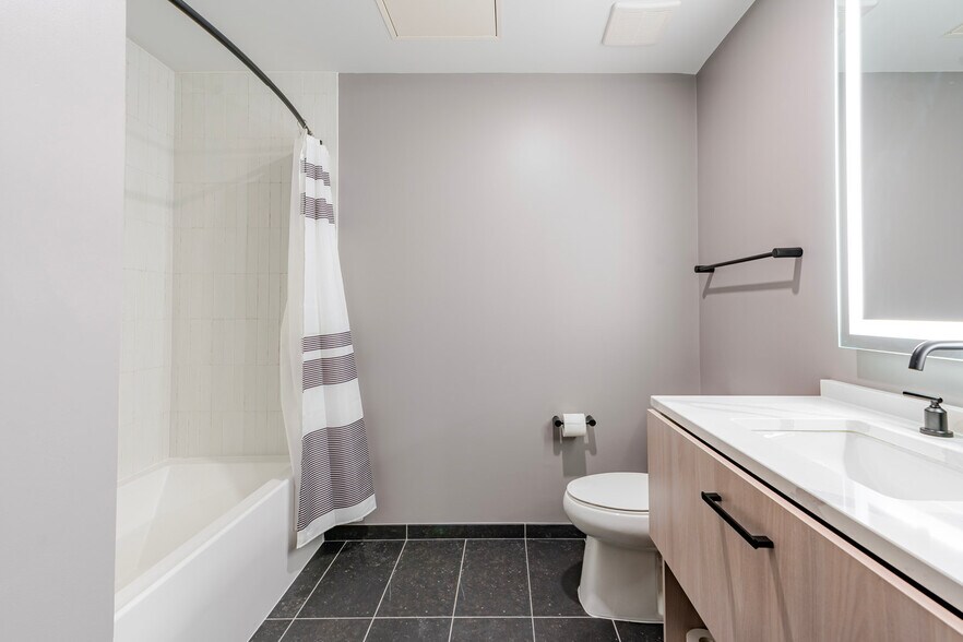 Building Photo - 1313 L St NW