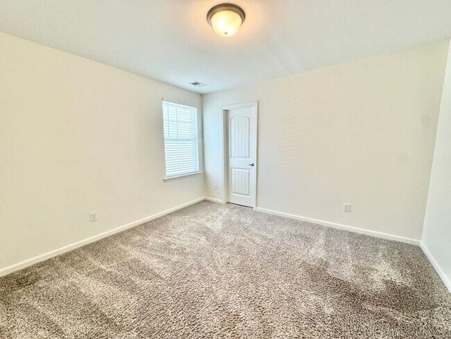 Building Photo - 28 Pomona Cir