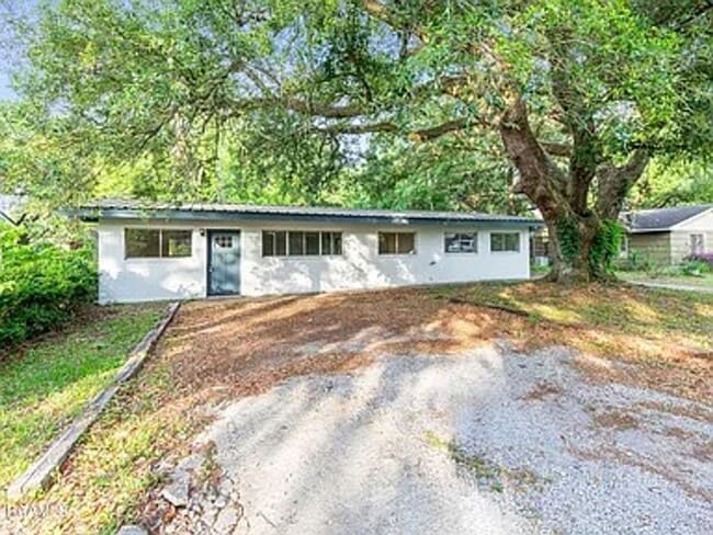 Building Photo - 118 Wedgewood Dr