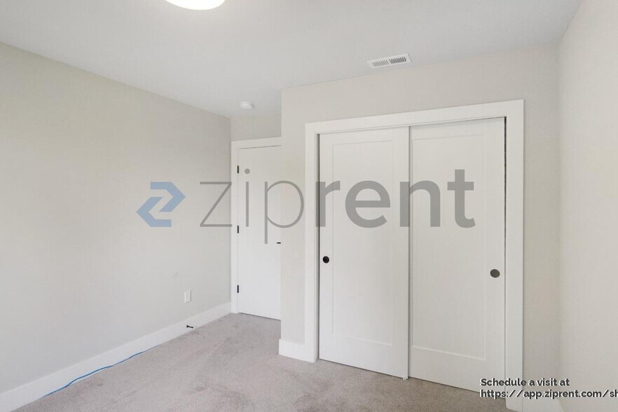 Building Photo - 3422 S 164th St