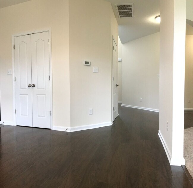 Building Photo - Regal Home on Regatta Way!