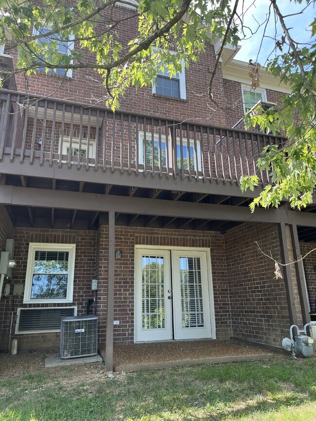 Building Photo - 1622 Brentwood Pointe