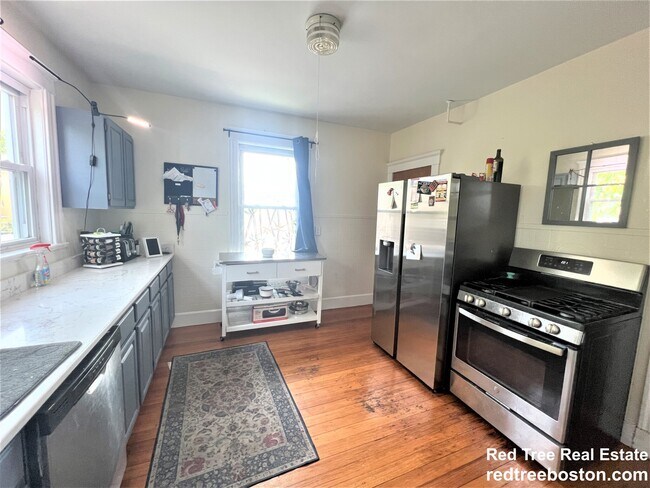 Building Photo - 10 Perkins St