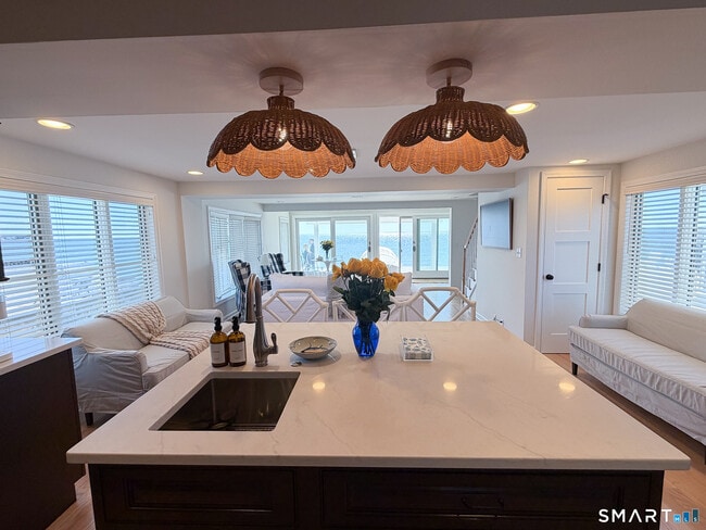 Building Photo - 18 Field Ct