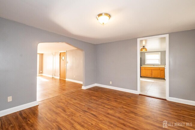 Building Photo - 217 MacArthur Ave