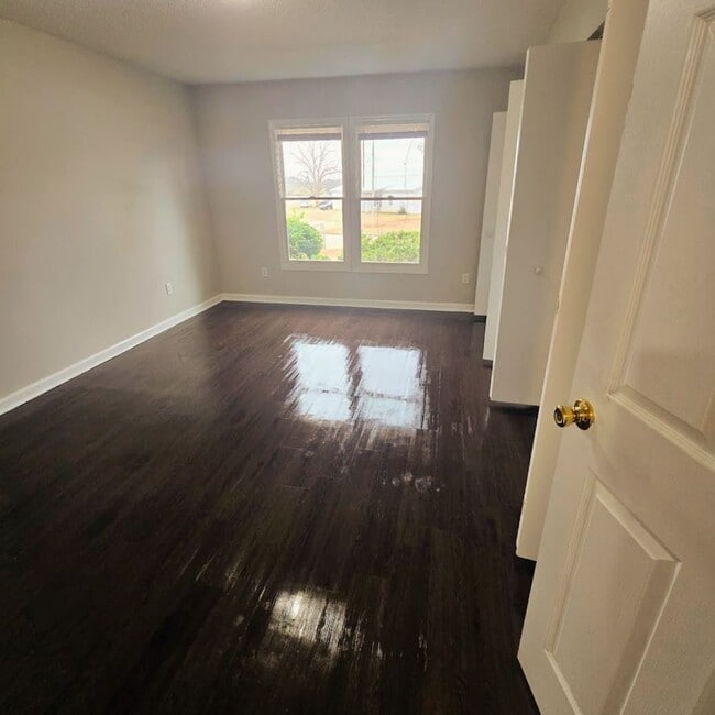 Building Photo - Nice affordable two bedroom one bath duplex