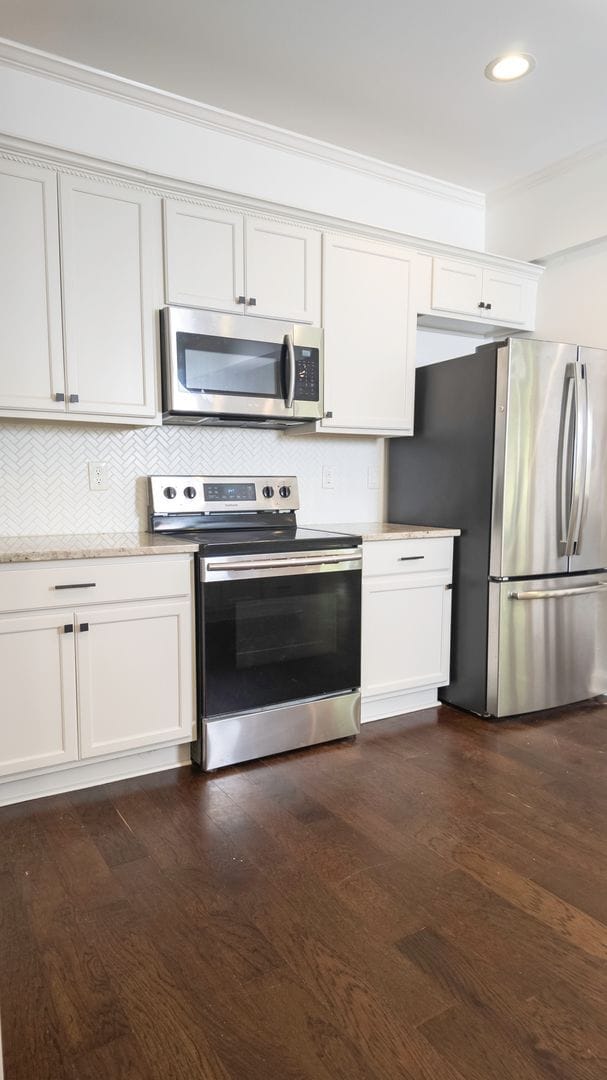 Building Photo - Spacious 4/3.5 w/ Master on Main and Fully...