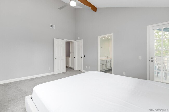 Building Photo - 418 Summer View Cir