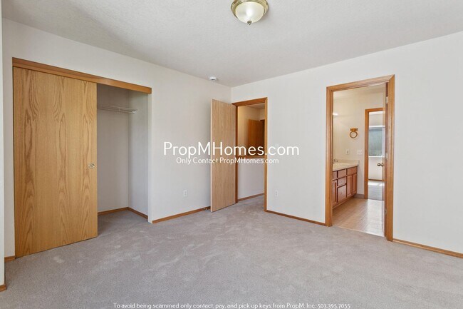 Building Photo - Cozy Two Bedroom Home in SE Portland!