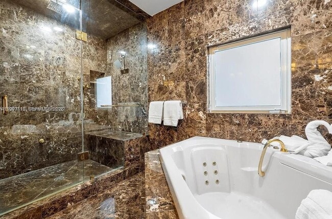 Building Photo - 800 SW 12th Ave