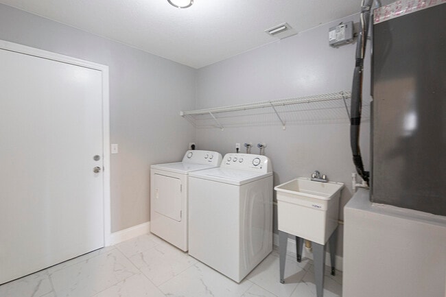 Building Photo - 491 SW 182nd Way