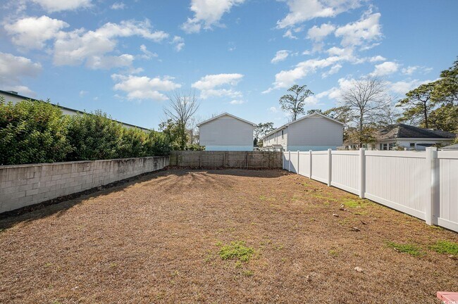 Building Photo - 503 30th Ave N