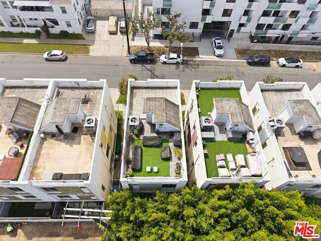 Building Photo - 5911 Saturn St