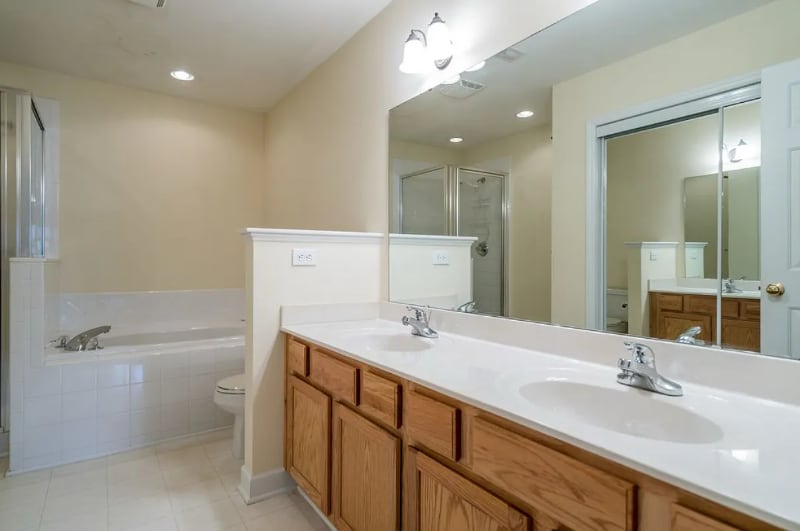 Building Photo - 5404 Goldenglow Way