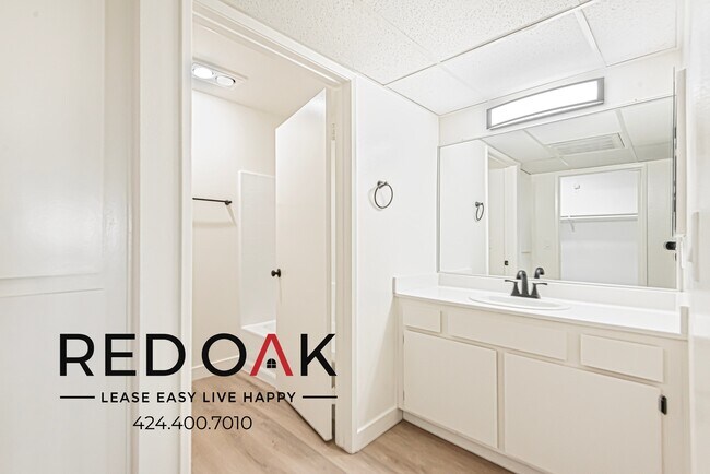 Building Photo - 8309 Cedros Ave