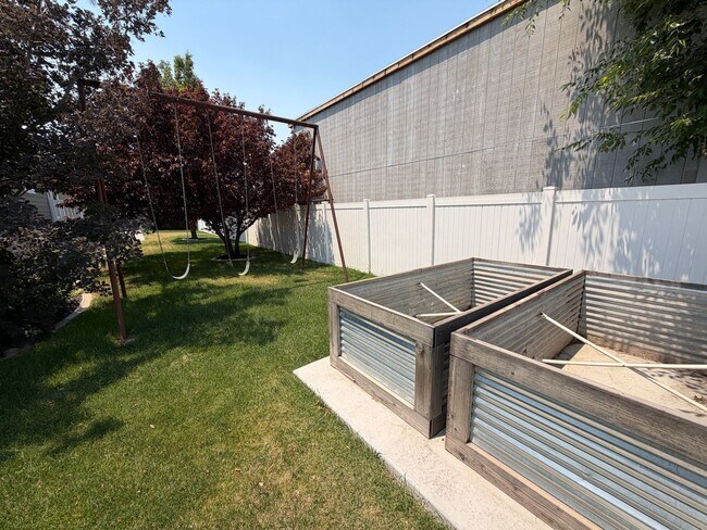 Building Photo - Spacious 6-Bedroom Home for Rent in Lehi