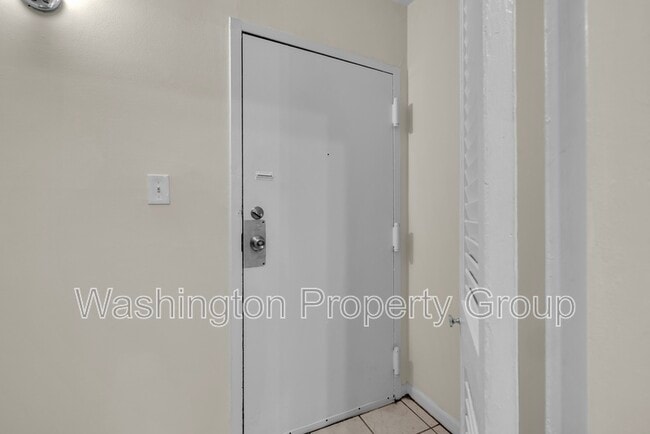 Building Photo - 2200 Castle Rock Square