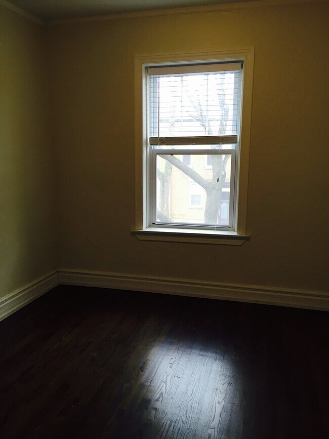 Building Photo - 3701 N Hoyne Ave