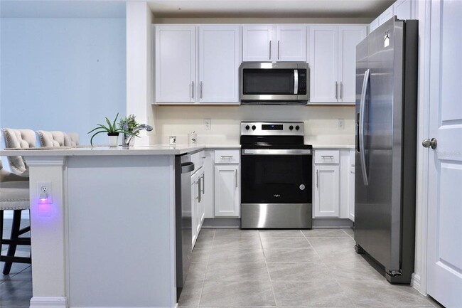 Building Photo - 8248 SW 67th Ave