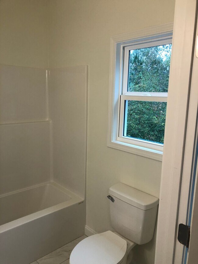 Building Photo - r38