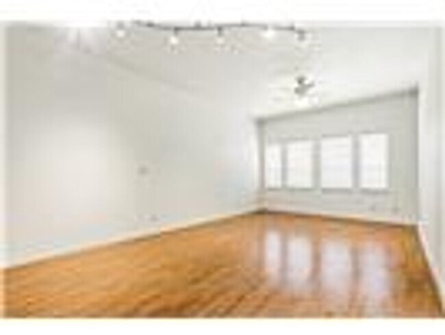 Building Photo - 1617 W Oleander St