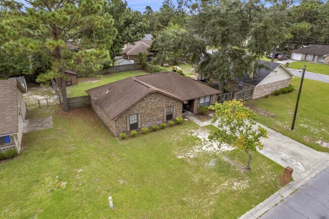 Building Photo - 781 Madison Dr