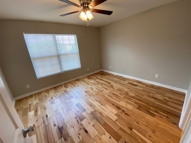 Building Photo - Convenient location in Murfreesboro